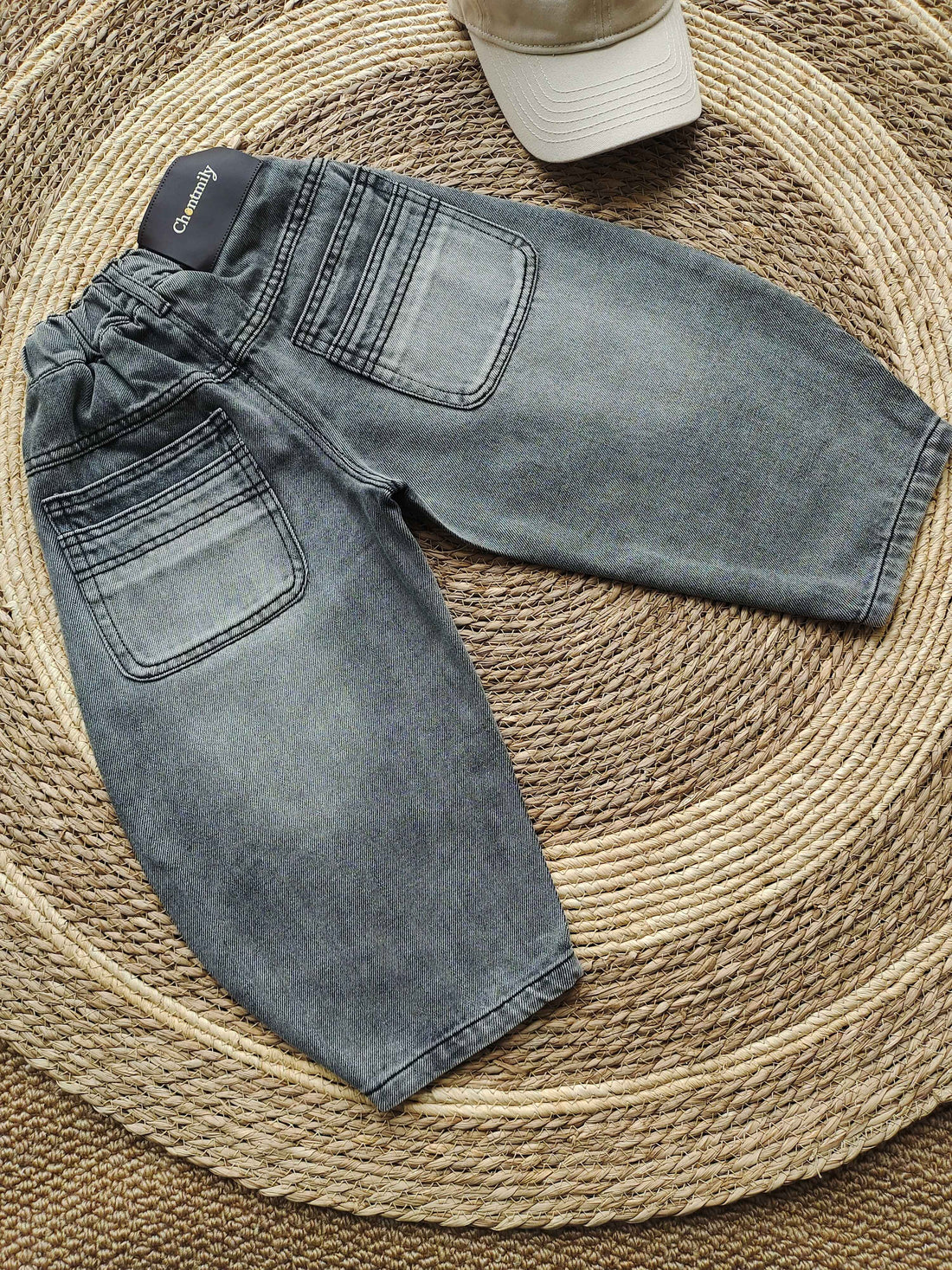 Arc-cut Vintage Jean in Washed Black